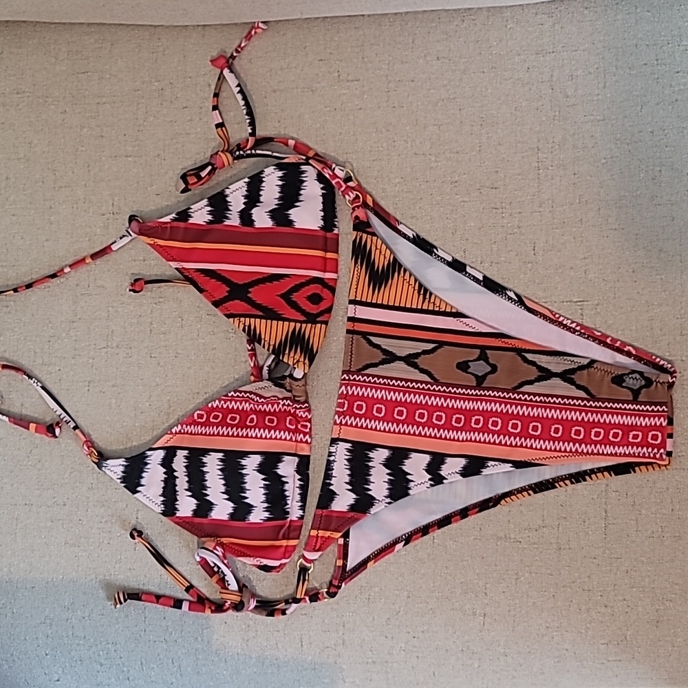 Tribal design String Bikini NWOT ❤️❤️